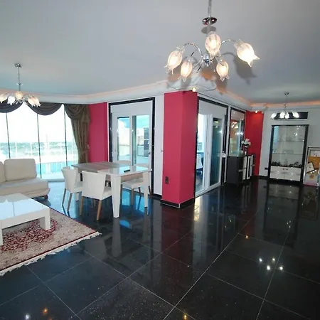 וילה Luxury With Pool, Sea View אלאניה