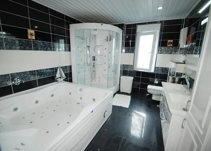 Luxury With Pool, Sea View וילה *