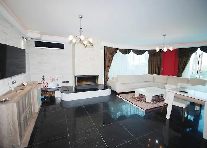 Luxury With Pool, Sea View אלאניה